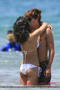 EHFJNPLDRCFPJYUPAYJ - zac and vanessa