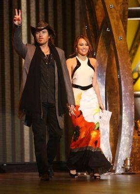 AZHTUZICGYRWXXGOVPV - toate pozele mele cu  miley  si hannah