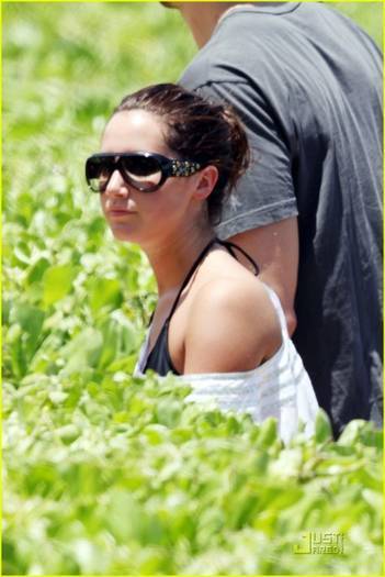 ZYDLLOCEXBFNPPYCFIB - Ashley Tisdale
