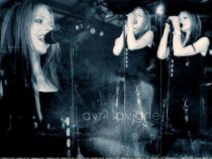 HXMOPBCCYELTXPKXCDR - alte poze cu avril lavigne
