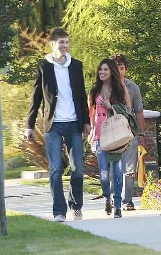 ashley-tisdale-scott-speer-innamorati-la-loggia_03