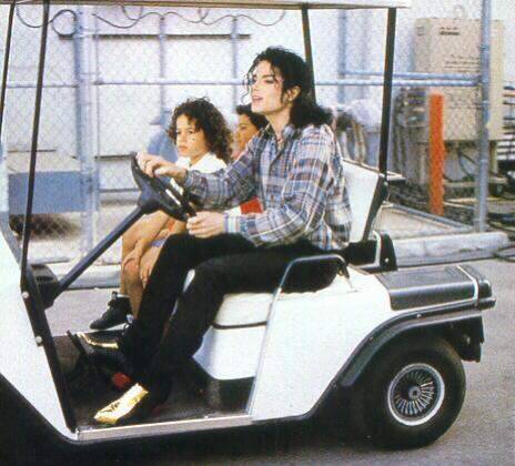 ROJUBHOPUVLXEQKWMYR - Poze Michael Jackson sh copiii
