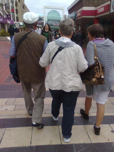 hop si albinuta - ApiMondia