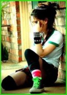 ATFLIDGOWHYNLMYLQZB[1] - poze cu emo