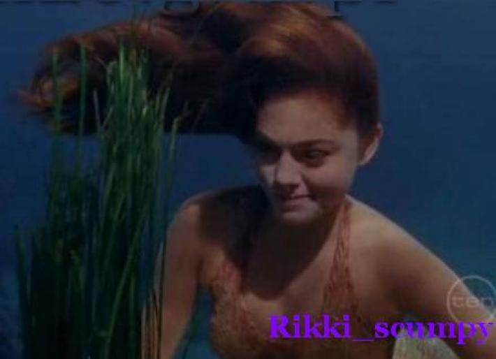 cleo in apa - Cleo Sertori-Phoebe Tonkin