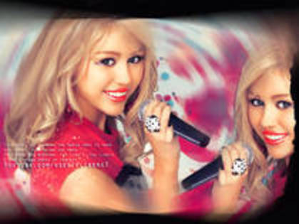 QREFJPCQJKVFDFWTKIX - poze cu hannah montana