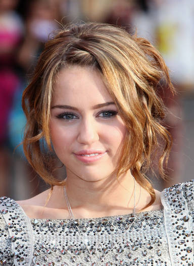 UK+Film+Premiere+Hannah+Montana+Movie+Outside+TV6fO58uWkql