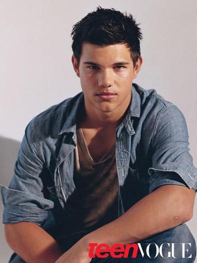 pp-01-taylor-l-picsweb__opt[1] - Taylor Lautner in Teen Vogue