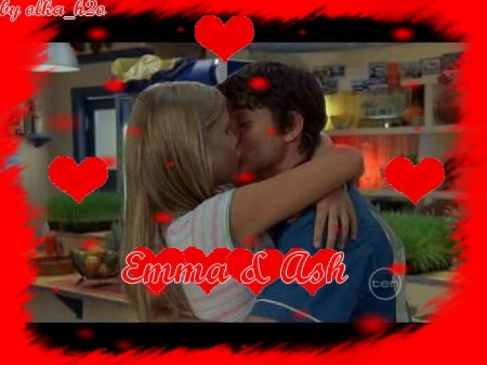 Emma & Ash; a kiss looooong
