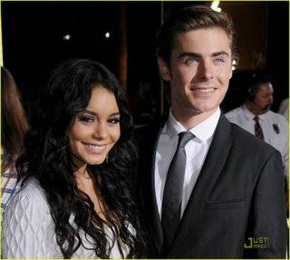 vanessa-hudgens-philippines-04 - vanessa and zac in mexic