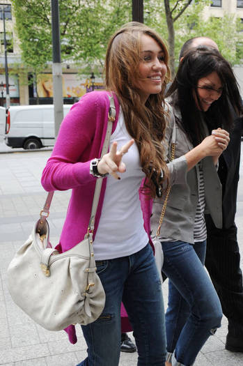 BAJDTHNUUQVCPMYGDKT - Miley la Paris