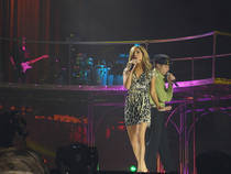 YHBAYDSHMQVQUQCOVLQ - Ashley-la concert