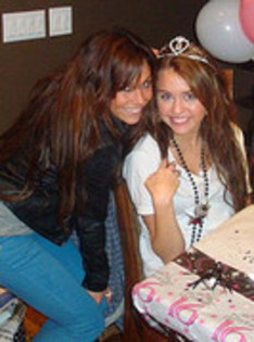 miley - miley cand implineste 16 ani