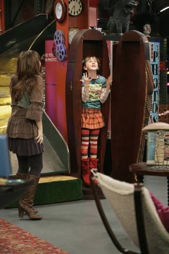 normal_SONNYWITHACHANCE_Y1_001_016
