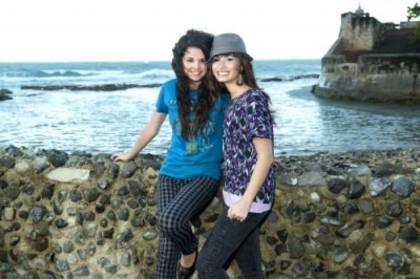 Selena & Demi (2) - Demi Lovato-Sedinta Foto 3