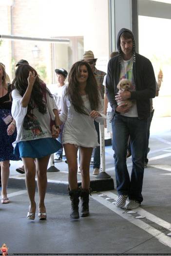 2yywh0j - Ashley arriving at the Grove in West Hollywood - June 27