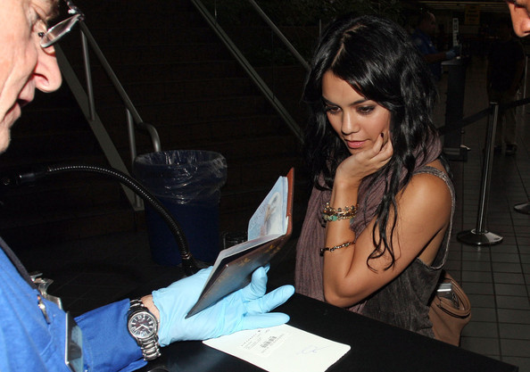 Vanessa+s+casual+takeoff+ZbSmUVHWAO3l