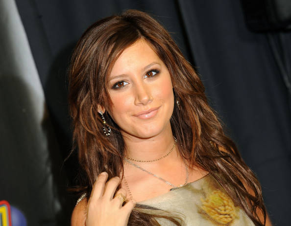 Z100 Jingle Ball 2008 Press Room 3UygcpX-CTjl - mollt