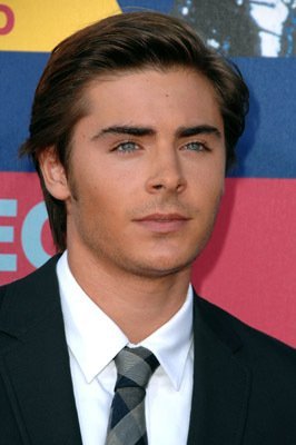 MV5BMTQzOTAxOTI0M15BMl5BanBnXkFtZTcwMDM0OTI5MQ@@._V1._SX266_SY400_ - Vedete Americane