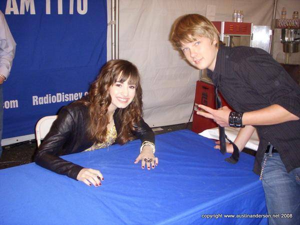 GPZGCCXCYJYHPAAJWJO - Demi Lovato