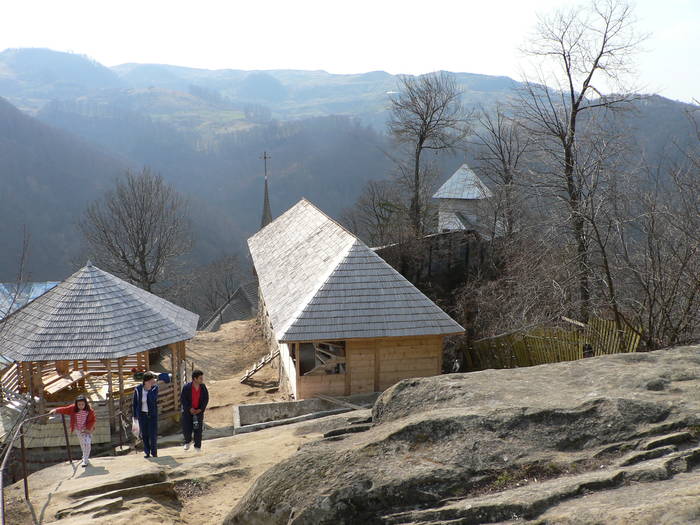 P1040403 - 2009 aprilie manastirile  cetatuia-namaesti-corbi