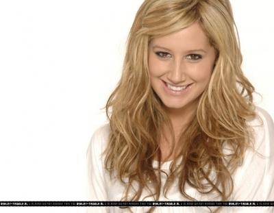 DCRVKUBJTSOLHHSHMWB - Ashley Tisdale