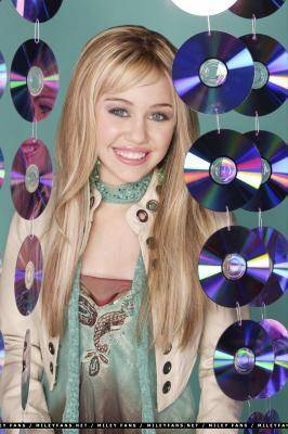 KPFUBJALYZLLKLFVGQP - Hannah Montana Sedinta Foto 1