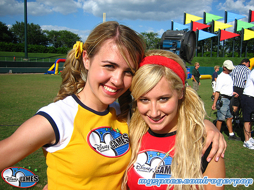 ashley_tisdale_1201189104 - ASHLEY TISDALE POZE RARE