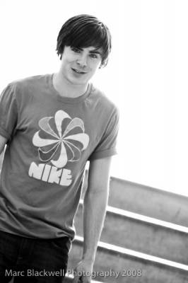 MCRENTQAJBITHIRBRNC - poze zac efron