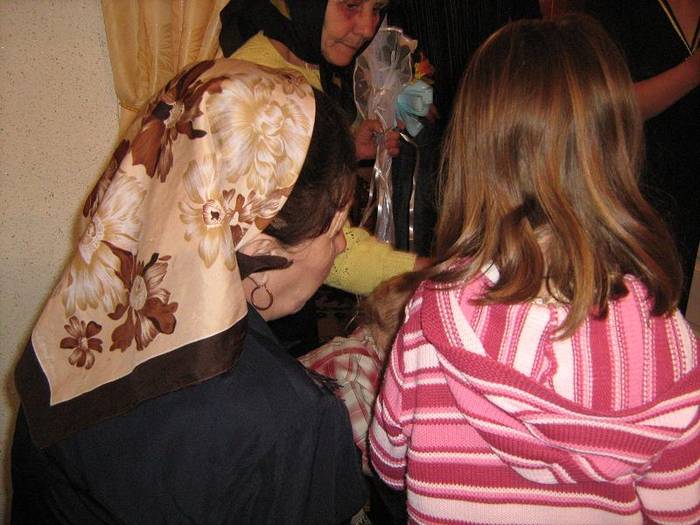 Picture 440; yo grrr stau cu spatele si o prietena oarecum
