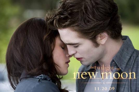 new_moon_pic_robert_pattinson_kristen_stewart-535x355