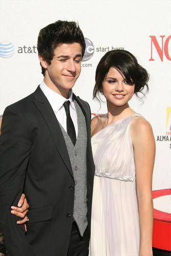 Selena-at-the-2008-ALMA-AWARDS-selena-gomez-2117194-333-500 - Selena Gomez