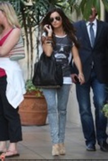 LQPDGJBEACVWPPIKMLM - ASHLEY SHOPPING FOR CELL PHONE ACCESORIES IN HOLLYWOOD AUGUST