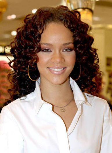 short-curly-3[1] - Rihanna - Exercitiu de stil