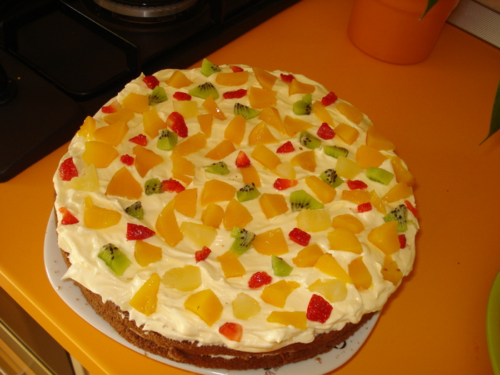 AL DOILEA BLAT:CREMA DE VANILIE ANANAS,PIERSICA,KIVI SI CAPSUNI - GUSTOS