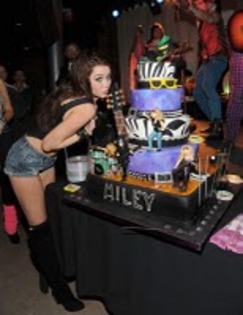36289-mileybirthday-122-2lo - alegere 3