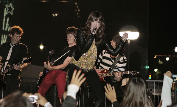 Demi+Lovato+Rocks+Hollywood+oKNdgitdNCKl - 0-Demi Lovato-0