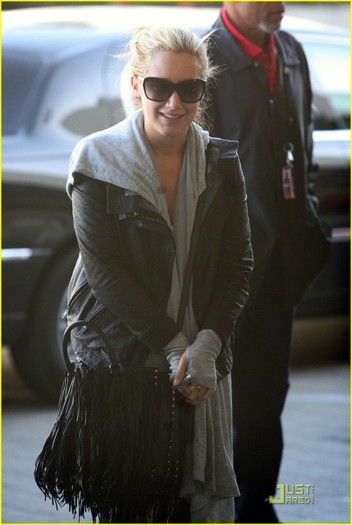 2wc30oz - Ashley Tisdale