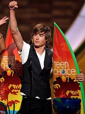 1713394228_82ae92403c - fan club zac efron