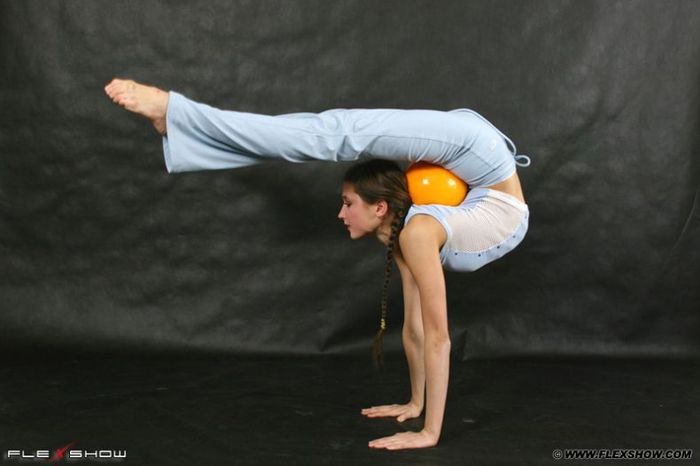 flexible girls [from www.metacafe.com] #10