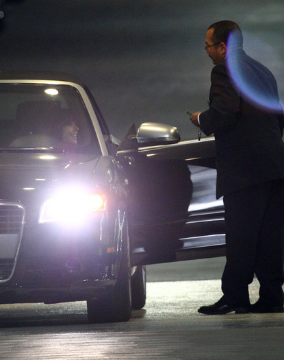 Vanessa+Hudgens+Texting+Valet+DdwH-zCnMgkl