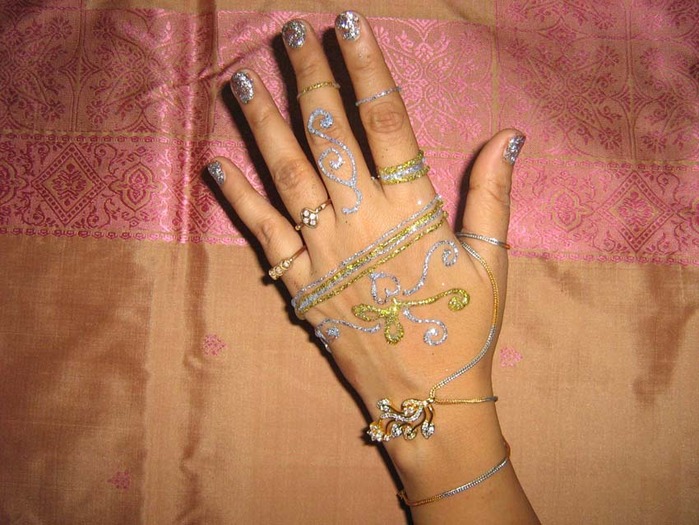 henna20 - Henna pe care o au indiencele pe maini si pe picioare cand se marita