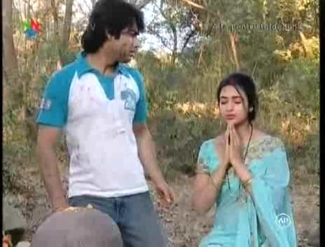 195_1_A_TA_PENTRU_TOTDEAUNA_SAGAR_SI_VIDYA_SUNT_UCISI.flv_000136100 - 0-A TA PENTRU TOTDEAUNA-capturi ep 195 Vidya shi Sagar sunt ucisi