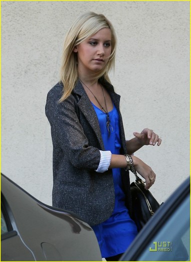 ashley-tisdale-boyfriend-blazer-04