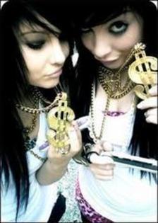 m_606586add8656b420b108945d3697d7e - brokelle bones