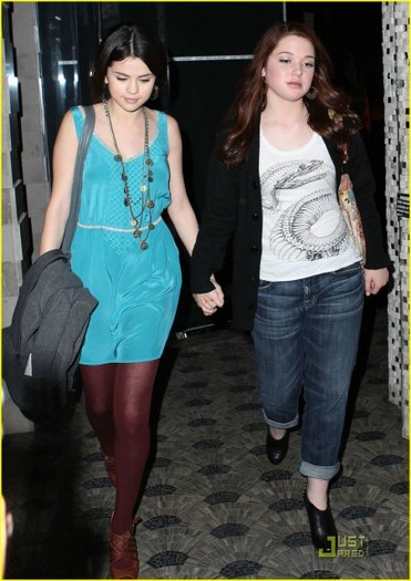 5mitrm - Selena Gomez Jennifer Stone are East-Enders