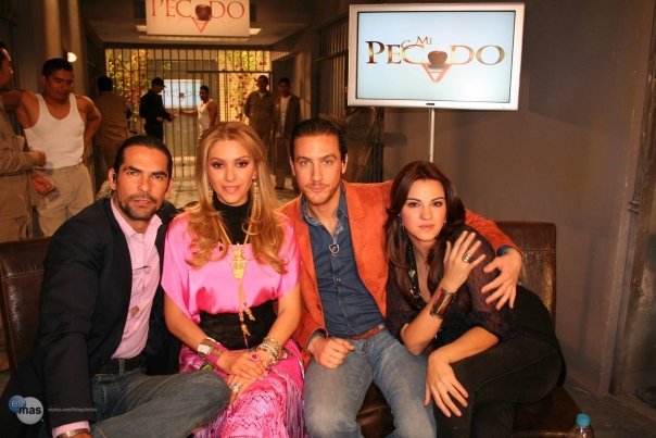 13935_175250889134_99911979134_3029979_427939_n - Maite Peroni-pics NEW