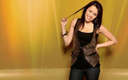 FDGMUNLGCINRHVTNHEE - here are almost all my photos with Miley and Hannah