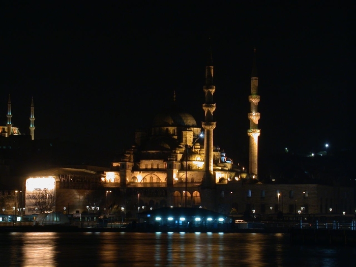 Yeni Cami in Istanbul - Turkey (night) - Islamic Architecture Around the World