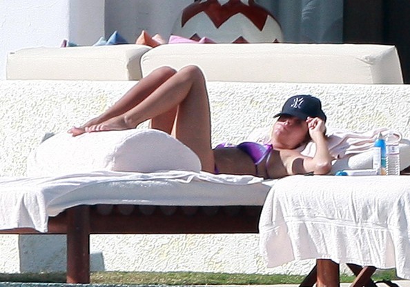 Ashley+Tisdale+Showing+Off+Bikini+Bod+Mexico+D5OwDlL5Jldl